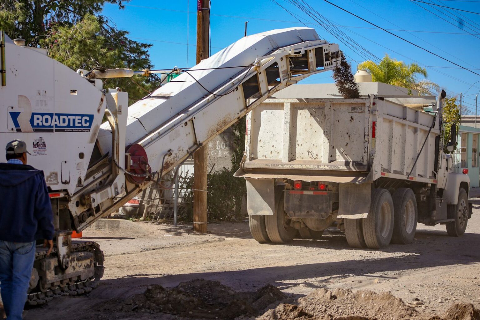 Inician trabajos de pavimentación en calles de la colonia Revolución
