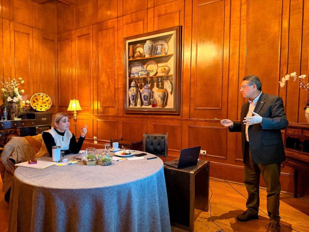 Maru Campos sostiene reunión con rector de la Universidad Tecnológica de Ciudad Juárez