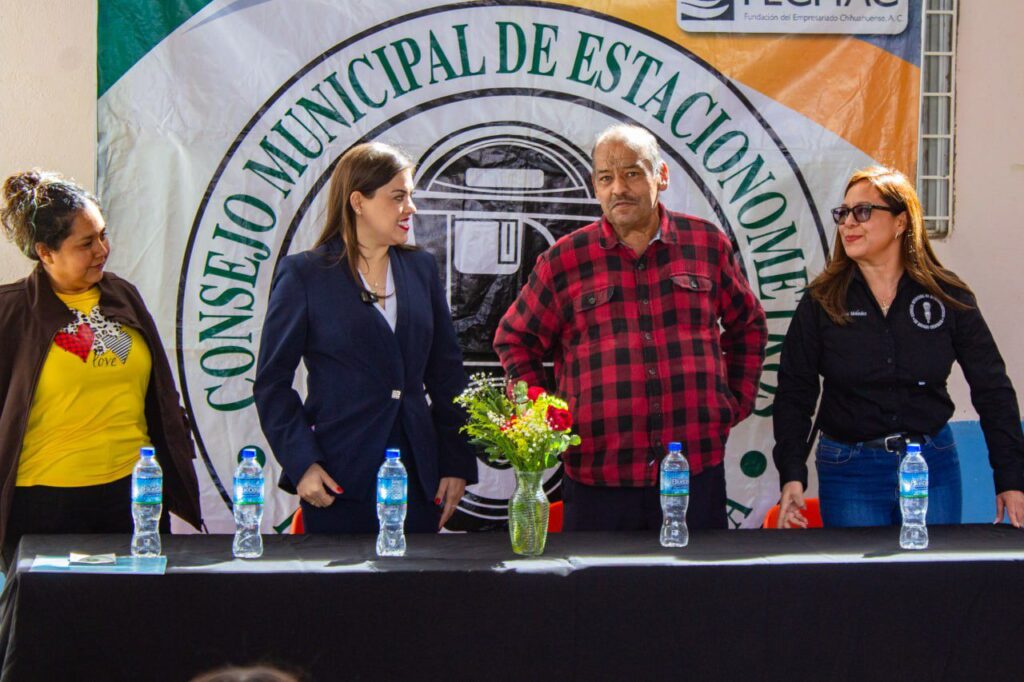 Entrega Estacionometros Meoqui minisplits al Telebachillerato 86102 de Gpe. Victoria