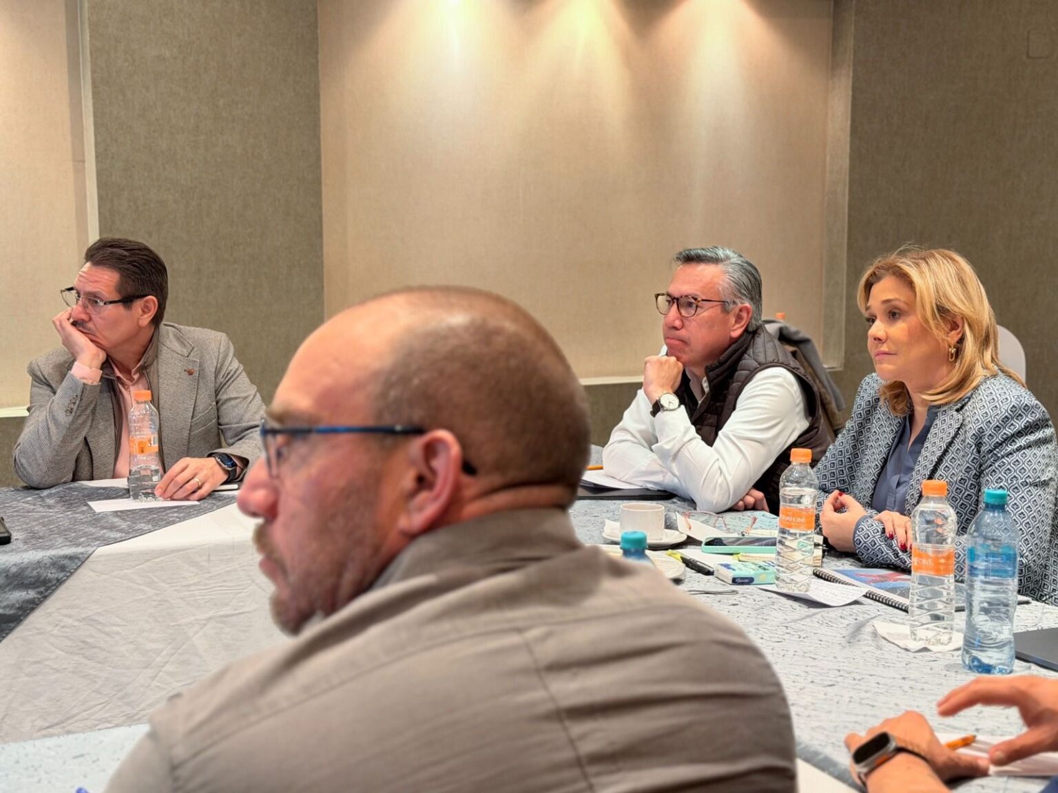 Maru Campos sostiene reunión de trabajo con su Gabinete en Ciudad Juárez