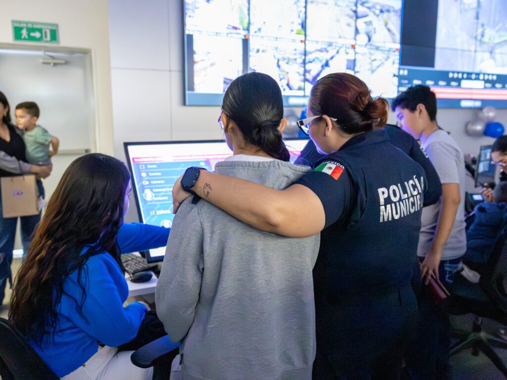 Hijos de policías conocen el trabajo de sus padres en programa Somos Familia, Somos Seguridad