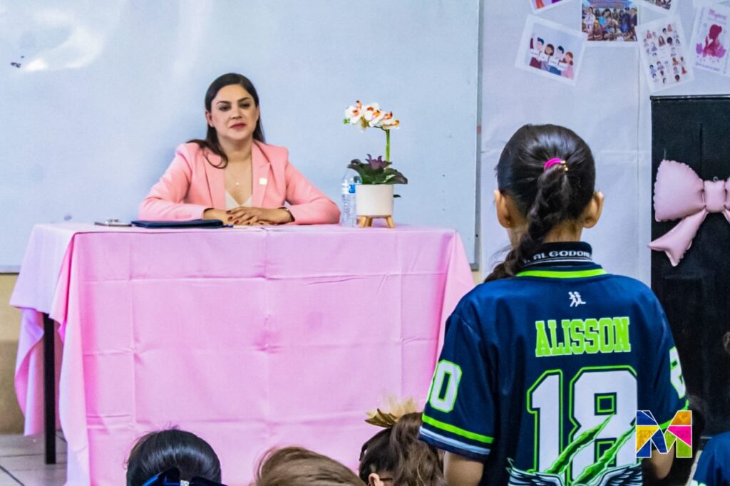 Inspira Miriam Soto a estudiantes de la Primaria Algodoneros 2080 el marco del Día Internacional de la Mujer