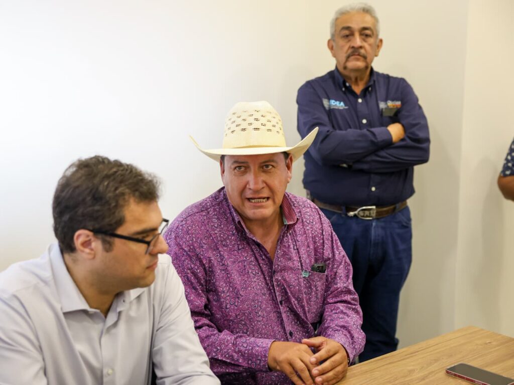 Informan en Delicias sobre programas abiertos de Gobierno Estatal en apoyo al campo