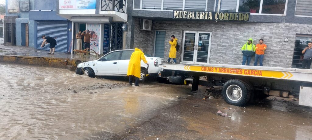 Registra Parral 22.8 milímetros de lluvia en el lapso de una hora