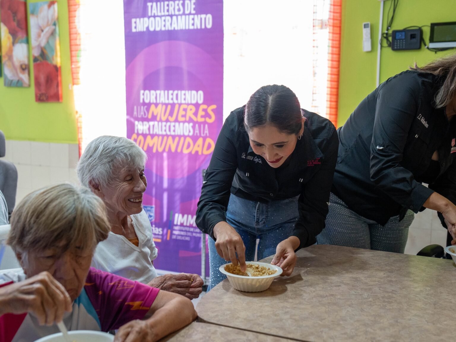 Lleva Instituto de la Mujer convivencia a adultos mayores previo al Día del Abuelo