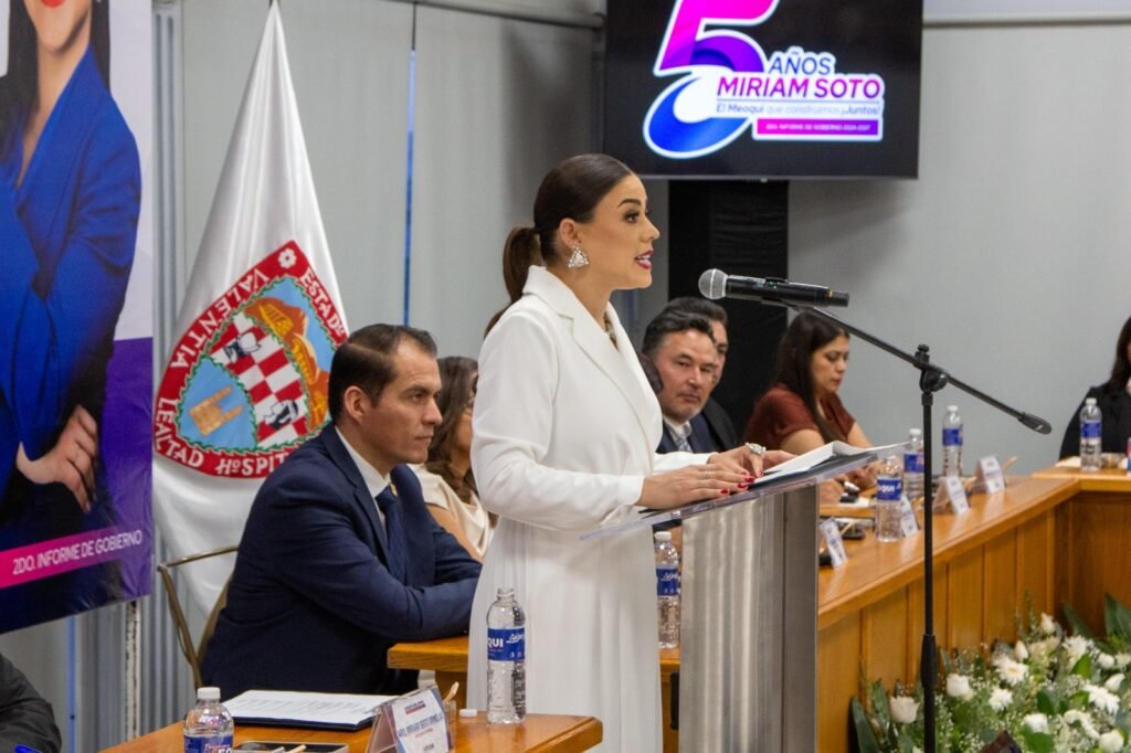 Entrega Miriam Soto 2do Informe de Gobierno a regidores del H. Ayuntamiento en Meoqui