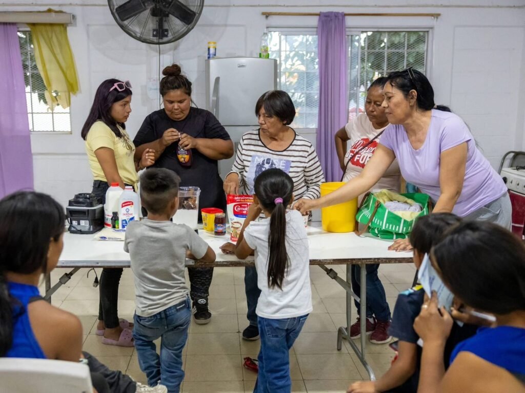 Prioriza Jesús Valenciano la atención digna a familias y grupos vulnerables