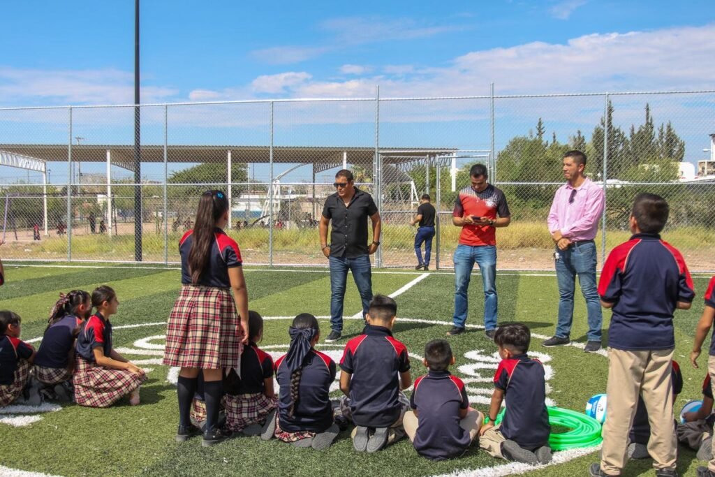 Entrega INMUDEJ material deportivo a escuelas de Laderas del Norte