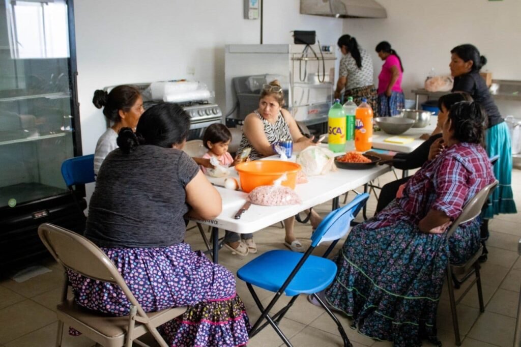 Impulsa Meoqui espacios de diálogo para reconocer y preservar las raíces de las mujeres rarámuris