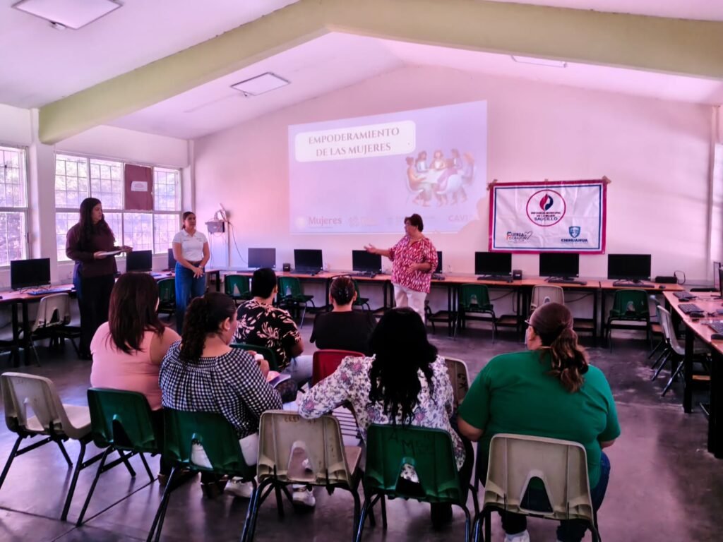 Fito Gardea impulsa charla sobre derechos y empoderamiento de las mujeres en el CREI.