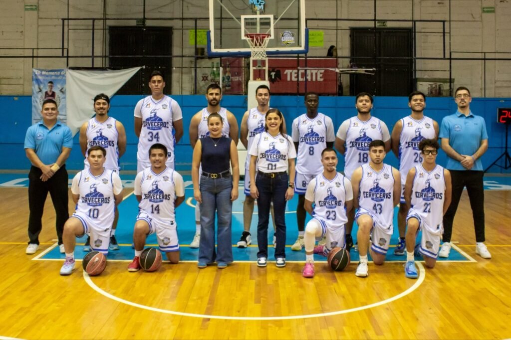 Presente Miriam Soto en la segunda participación de Cerveceros de Meoqui, agradece a jugadores y patronato