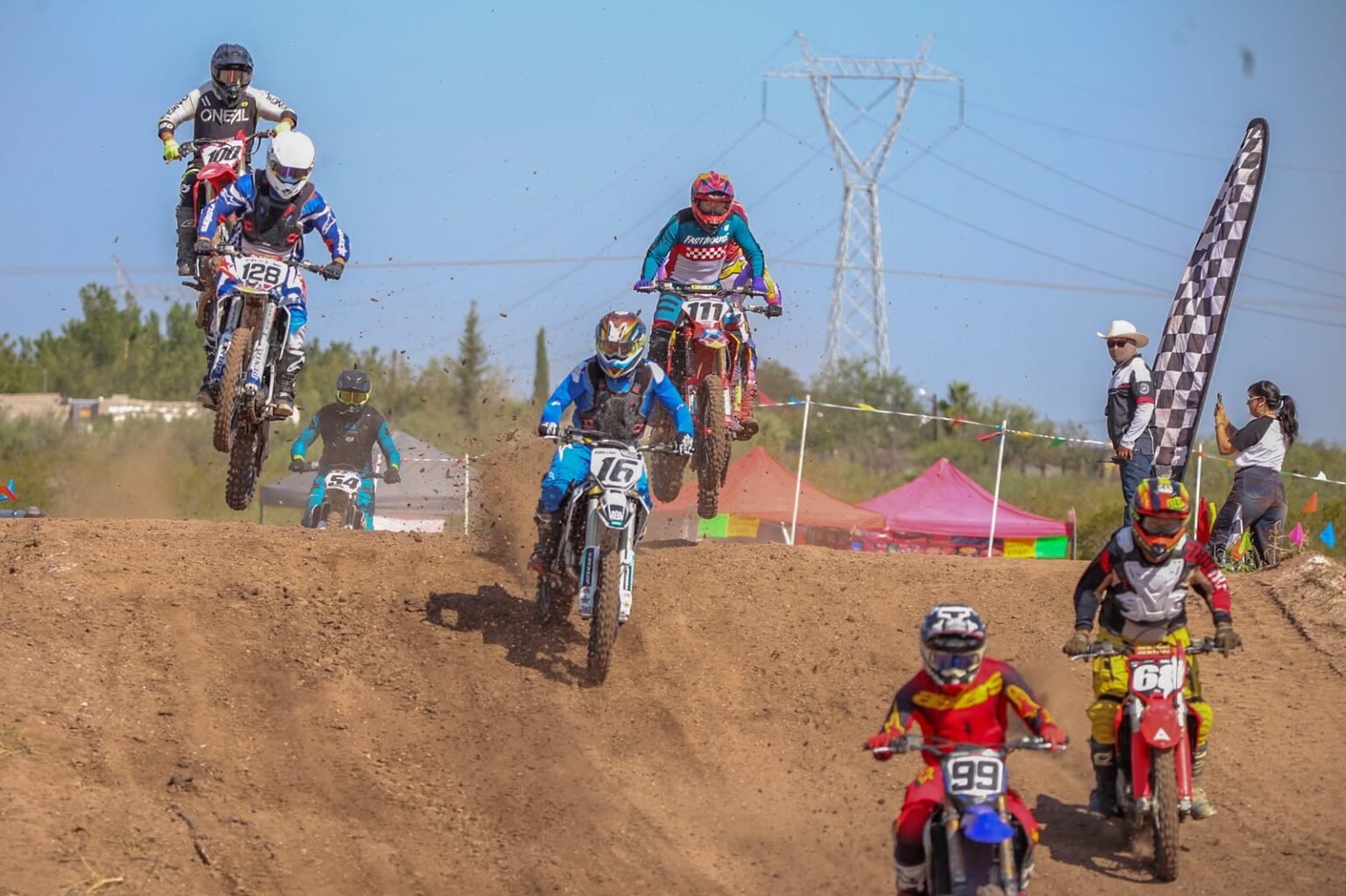 Presencia Jesús Valenciano finales del Campeonato Nacional de Motocross en Delicias