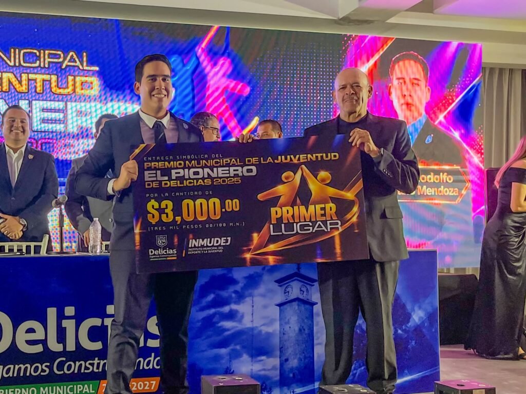 Premian talento de jóvenes delicienses en nueve categorías; Jesús Valenciano los motiva a cumplir sus sueños